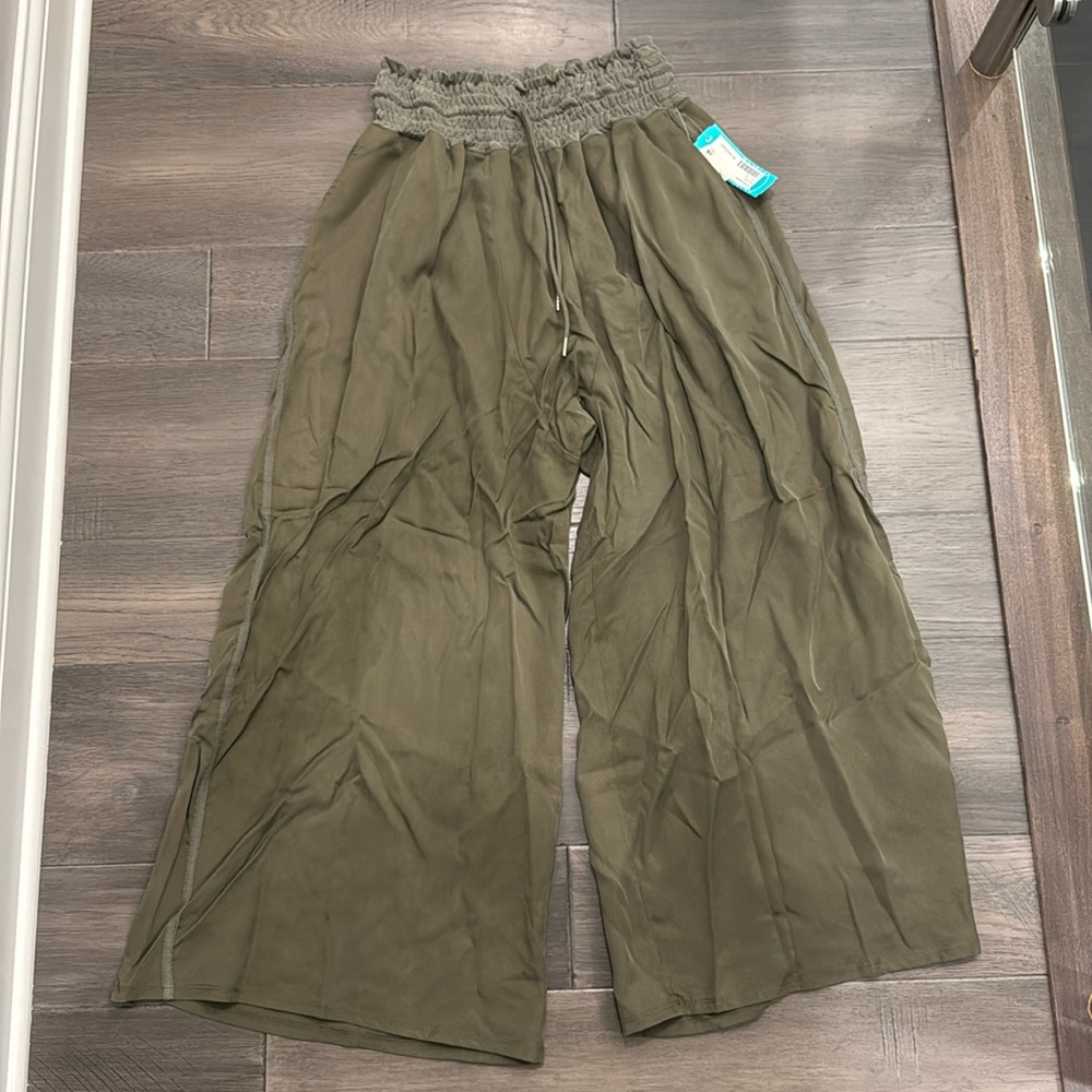 Brand New Free People Wide Leg pants size medium